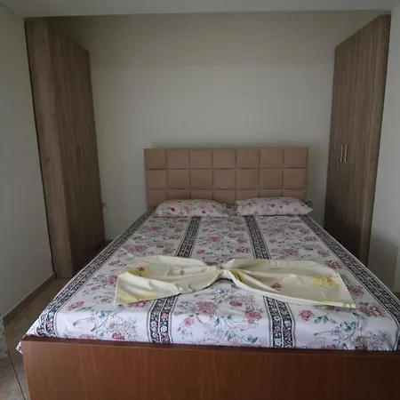 Mona's Apartment Sarande