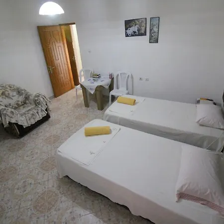 Mona's Apartman *